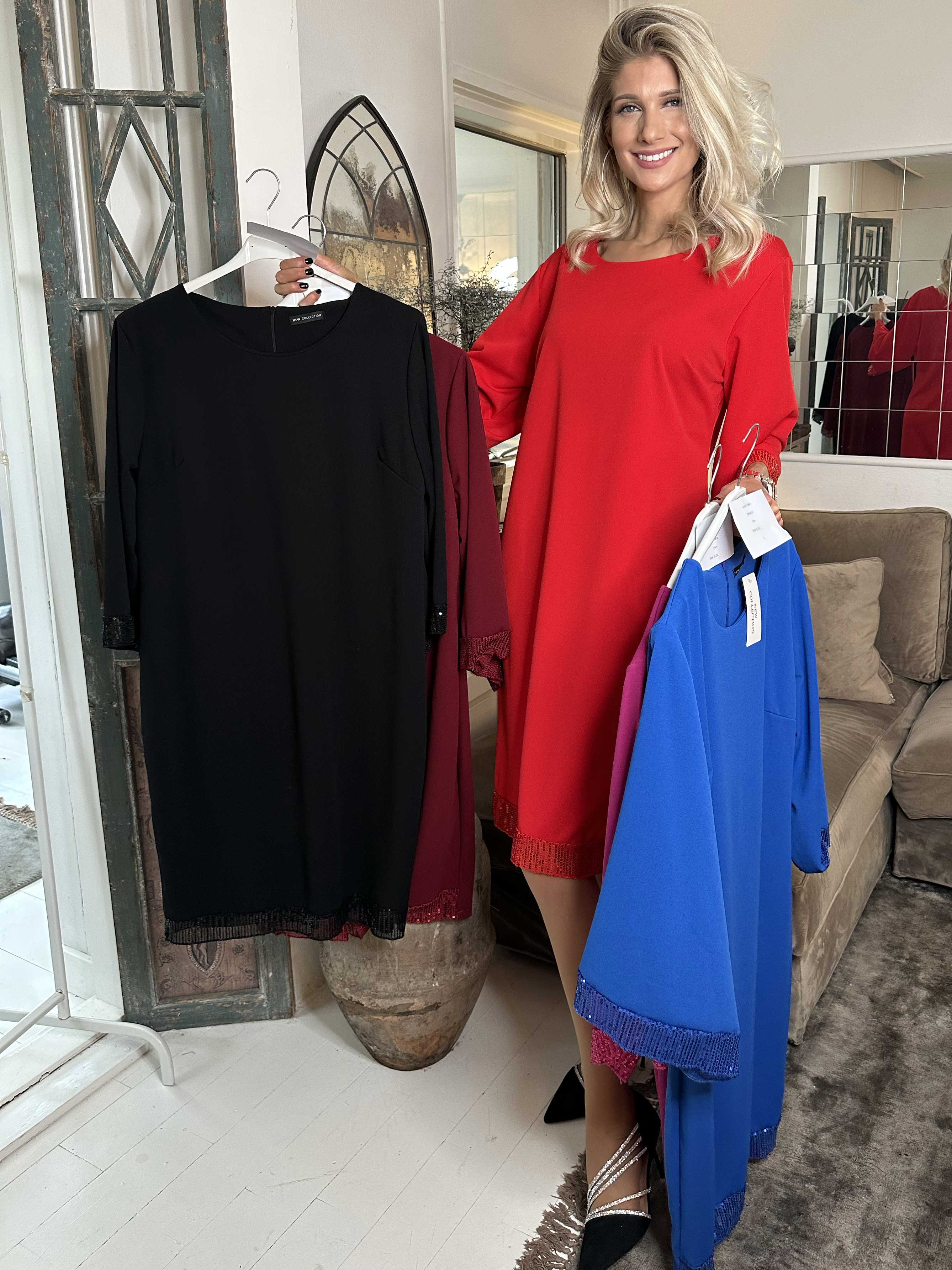 Lanza - Fin klänning detaljerad med paljettkanter